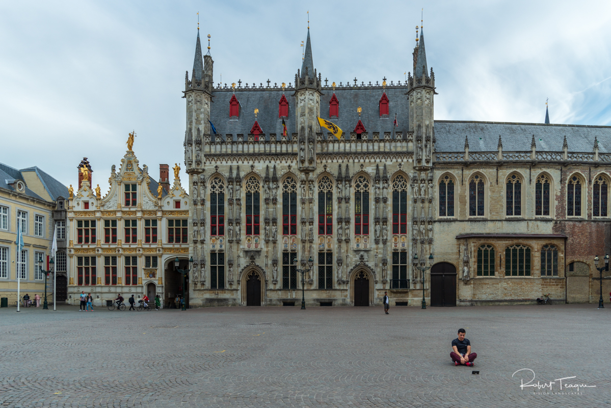 Burg Square at Stadsbestuur Brugge - Selfie Time